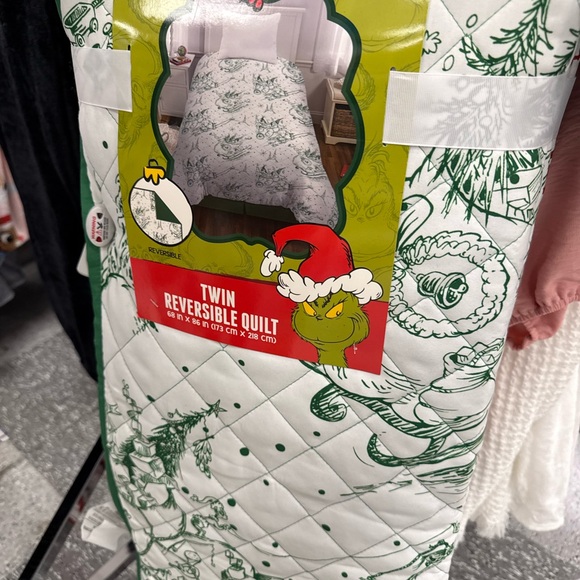 Christmas Twin Reversible Quilt with Grinch Design